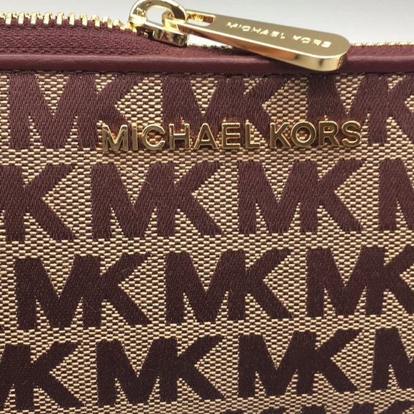 Michael Kors Jet Set Lg Three QTR Zip Wallet - Picture 8 of 8